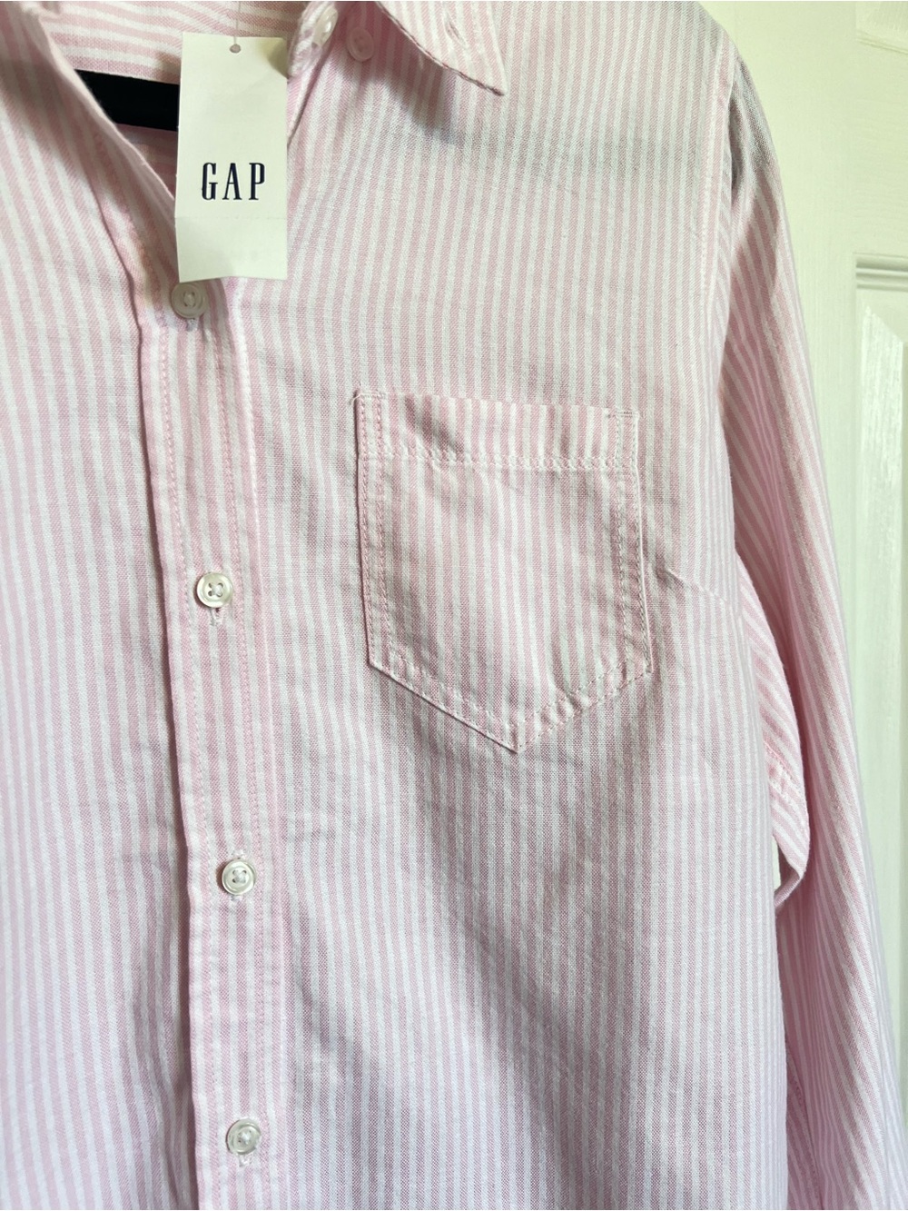 GAP Boyfriend Fitted Pink Stripes Button Down Shirt NWT - Picture 3 of 9